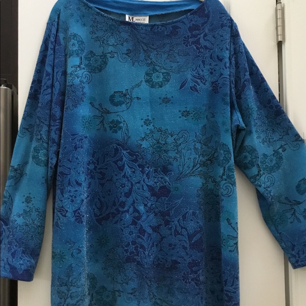 Women’s long sleeve top